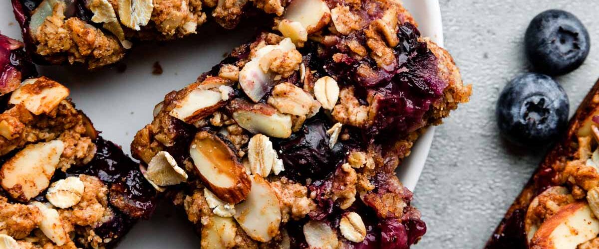 healthy berry oat streusel bars 3